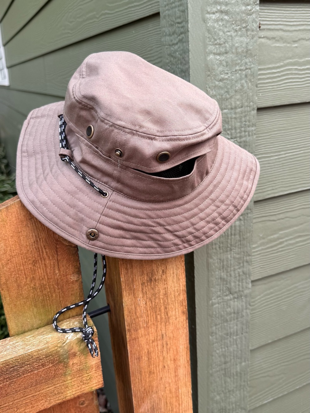 Duluth Trading Co Tan Men's Boonie Hat with Chin Cord